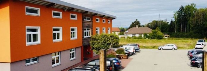 Bj 2010: Flexibles Gewerbe-Bürogebäude, viele Parkplätze