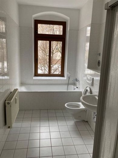 Gemütliche 3-Zimmer mit Laminat, Balkon und Wannenbad in zentraler Lage! – PHOTO-2023-02-07-09-26-38_1