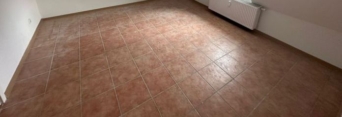 Gemütliche 2-Zimmer-Dachgeschosswohnung mit Einbauküche im Herzen von Schlüchtern