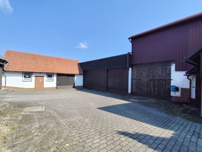 Landleben Deluxe: Großzügiger Dreiseitenhof mit Werkstätten, Maschinenhalle und Gartenparadies in Immenreuth! – Werkstatt, Maschinenhalle und Stallgebäude
