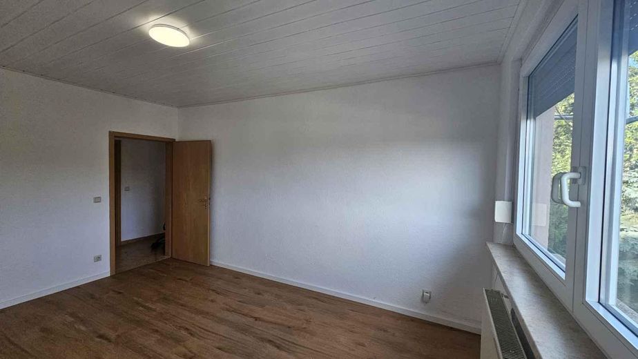 Appartement rénové de 3 pièces avec cuisine intégrée + cheminée – éligible à l’allocation logement, libre immédiatement – Schlafzimmer 2