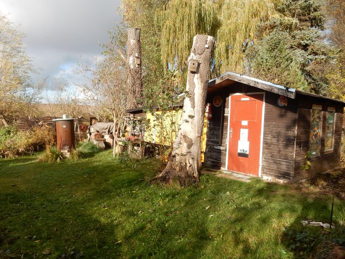 Idyllisches Haus am See mit Bootsanleger – Geräteschuppen