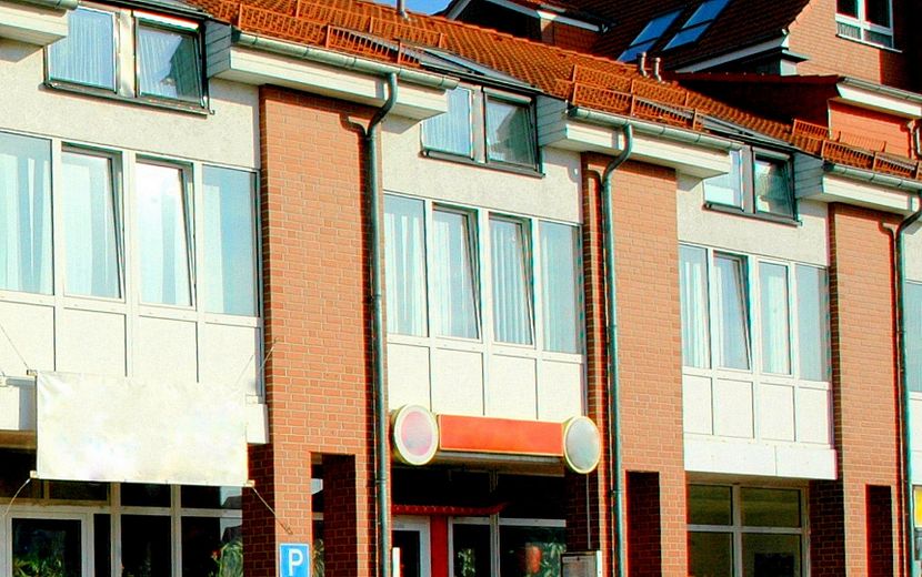 Modernisiertes Haus in einer Wohnanlage inkl. Praxisräume. Sehr gut für Investoren geeignet. – 1A Wohnen & Arbeiten
