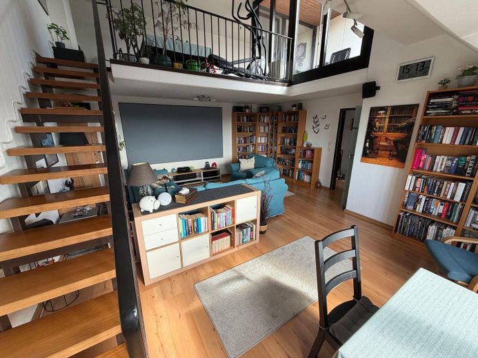 Maisonette di 5,5 locali con ampio soppalco, terrazza sul tetto e vista panoramica su Wülfrath - senza commissioni – Treppe zur Empore