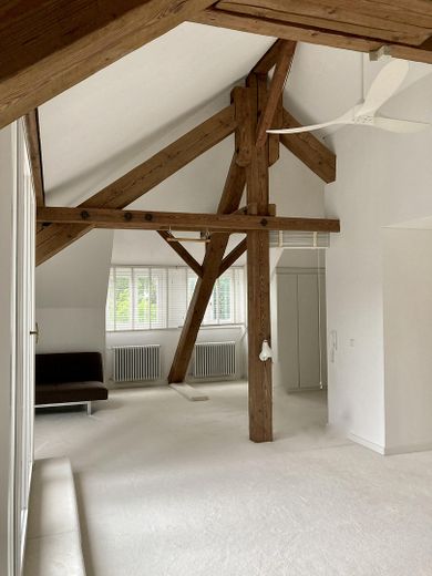 Große Altbau-Villa in Augsburg Göggingen - Exklusives Haus mit Garten – Dachbalken im Dachgeschoss