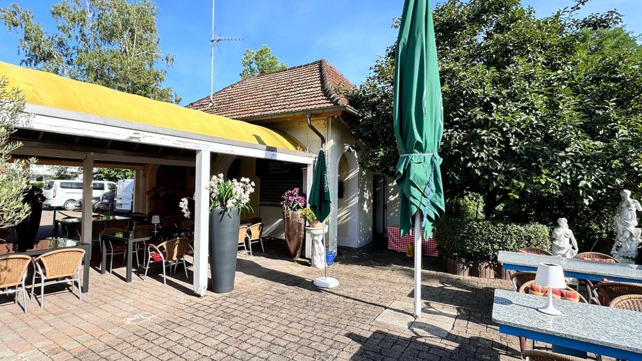 Biergarten mit Überdachung