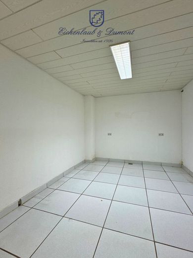 Großzügiges Haus, 410m² Gesamtfläche in ruhiger Seitenstraße von Saarbrücken-West – Zimmer 1 EG