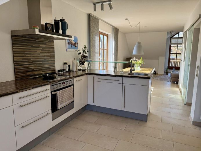 Exklusive Dachgeschosswohnung in Alleinlage – 2 Balkone - 2 Bäder – Küche