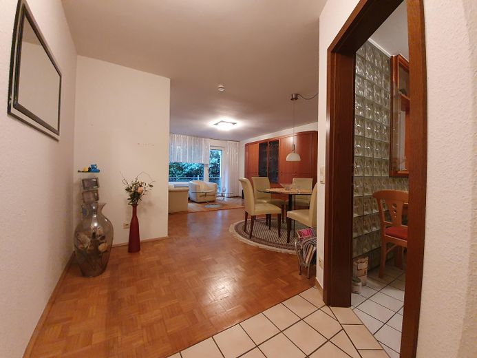 2,5 odalı Altenbochum, balkon, sakin, yeşil, merkezi, banyo: küvet + duş, gerçek ahşap parke – Eingangsbereich Wohnen/Küche
