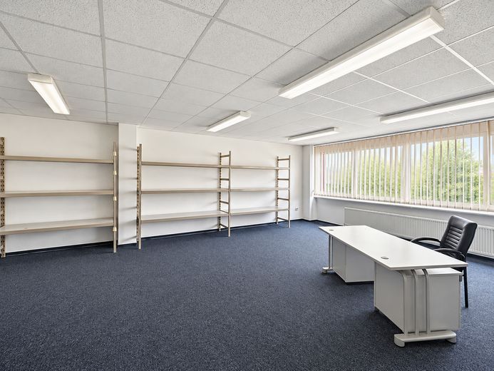 Ca. 1.700 m² Gewerbe-/Lagerfläche in Braunschweig-Stöckheim – befristet zu vermieten – Büro