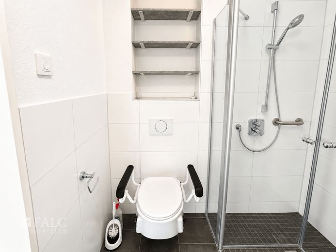 Barrierefrei wohnen mit Sicherheit - Moderne 2 Zimmerwohnung mit Aufzug, Balkon und Pflegeangebot – Badezimmer