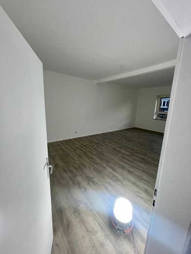 Wohn / Geschätshaus am Bahnhof/Fußgängerzone – Wohnung 1. OG (Saniert 12.25)