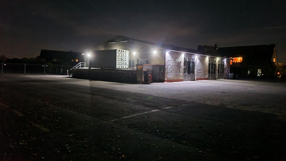 Gewerbeobjekt mit großer Freifläche in Minden – Beleuchtung Nachts