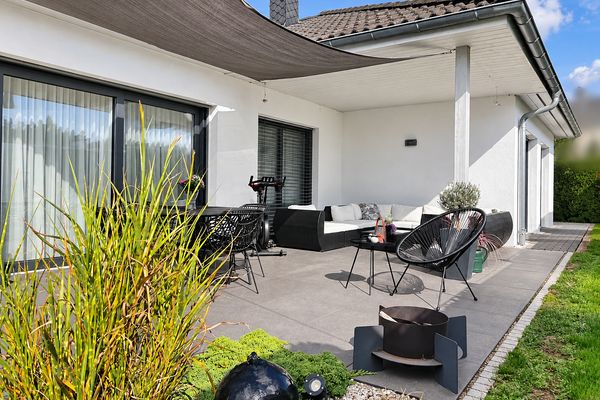 Winkelbungalow mit Sonnenterrasse und großzügigem Wohnambiente