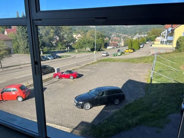 أرض تجارية في موقع مميز، منطقة مختلطة – Blick auf großen Parkplatz