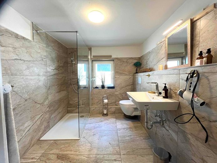 Barrierefreies Haus in Meeresnähe mit Kamin – Foto 9