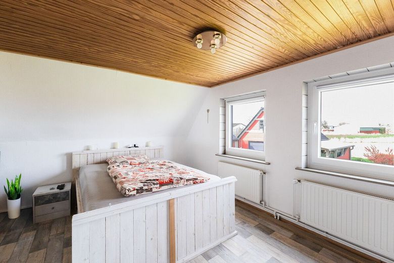 Ihre Oase: Doppelhaushälfte mit großem Garten! – Schlafzimmer
