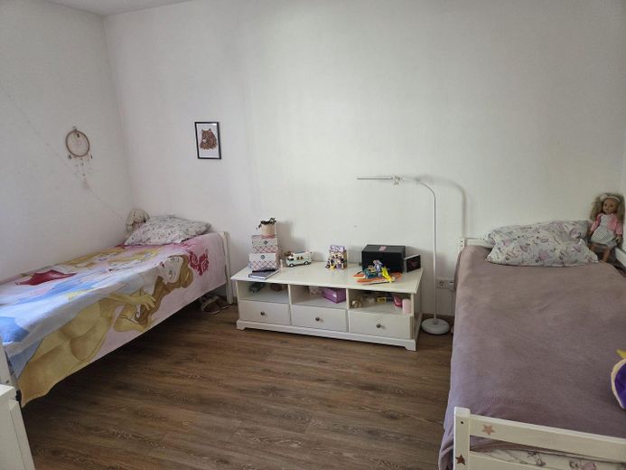 شقة مدينة حديثة من 3 غرف مع شرفة في أبنزبرغ – Kinderzimmer Bild1