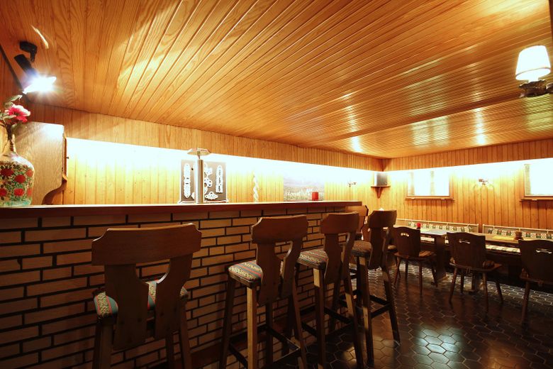 تحفة رحبة مستقلة بالقرب من بحر البلطيق: منزل عائلي واسع مع 4 مرائب وقطعة أرض XXL – Bar - Keller