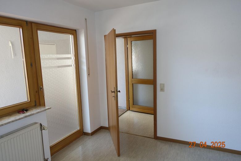 Blick vom Wohnzimmer auf Einga