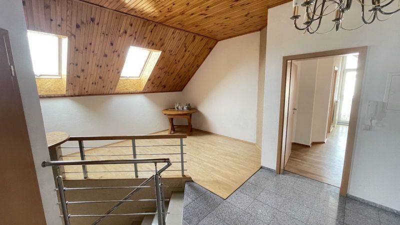 Schöne, helle Dachgeschosswohnung mit herrlichem Ausblick - sofort bezugsfertig. – Bild 6