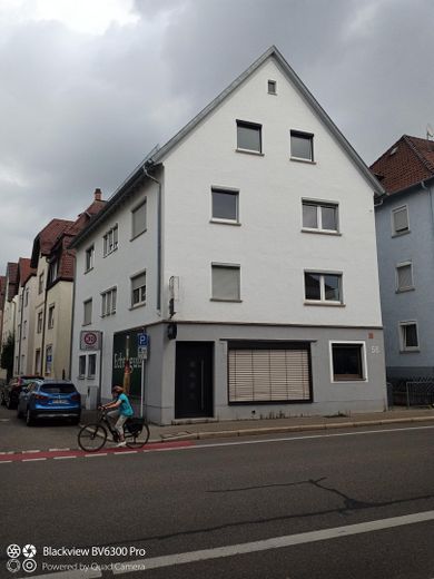 Immeuble collectif, 4 logements, 1 unité commerciale, Reutlingen, Tübinger Straße, prix à négocier – Hausansicht von Süden