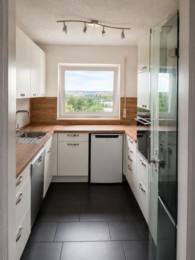 Wohnen mit Weitblick über Aalen | Modernisierte 3,5-Zimmer-Wohnung mit großem Westbalkon und Aufzug – Küche