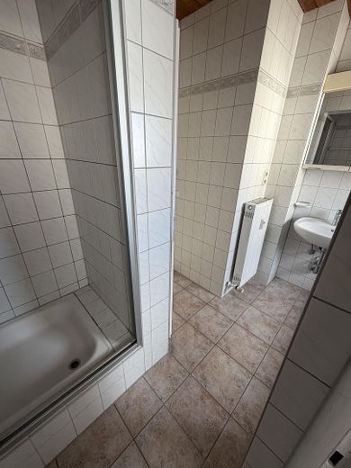 Multi-family house with large lot (3 units), ideal as a multi-generational home, for owner-occupiers or as an investment property – Bad Wohnung OG