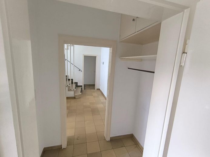 Provisionsfrei für Käufer | Familienhaus in Toplage | Bieterverfahren ab 389.000 € – Diele - Parterre