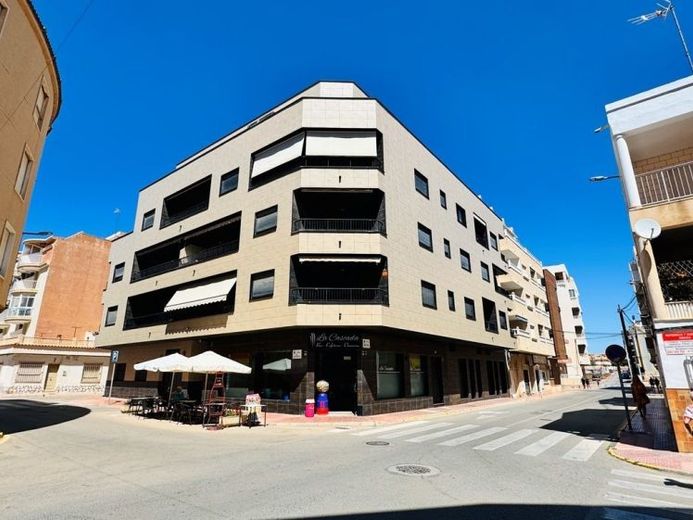 Appartement mit 2 Schlafzimmern und 1 Bad im Zentrum von La Mata nur 200 m vom Strand – Foto 1