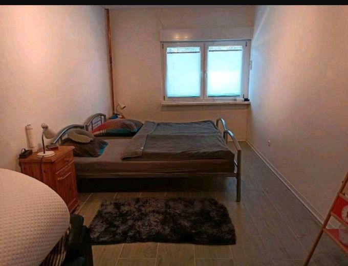 Mehrgenerationenhaus plus Gewerbe – Gästezimmer groß, EG li. Seite