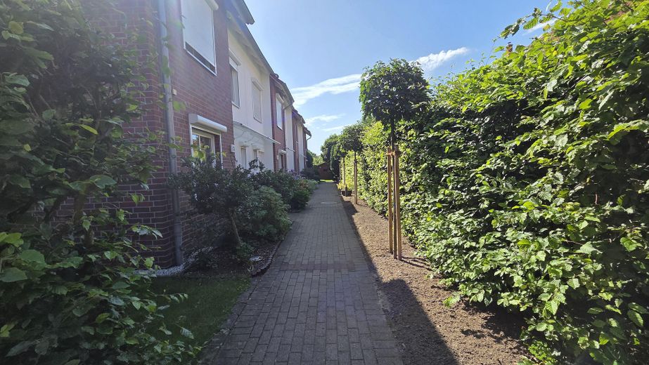 Modern rijtjeshoekhuis in Barsbüttel (hoofdkern)  met parkeerplaats in ondergrondse garage | – Zuwegung
