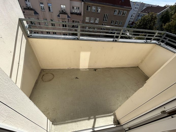 İyi konumda güzel 2,5 odalı daire! Komisyonsuz! – Balkon