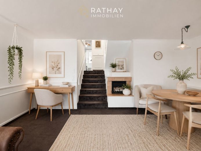 Ruhige 3-Zimmer-Maisonette mit Fernblick, Südbalkon, Loggia und 2 TG-Stellplätzen – Einrichtungsbeispiel Wohnbereich