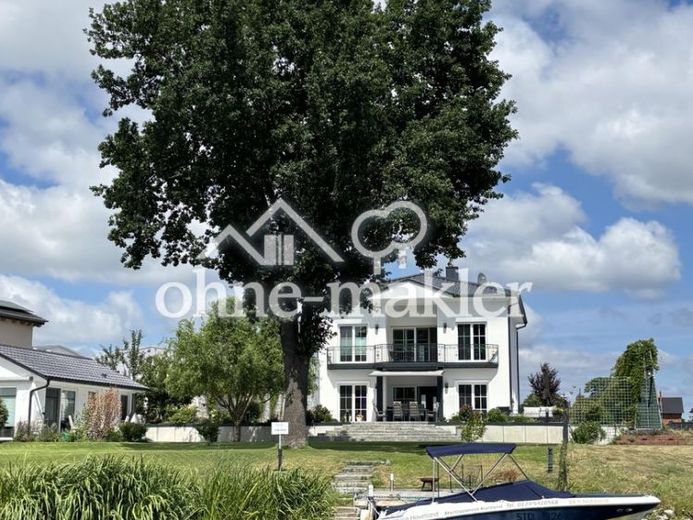 Villa cittadina esclusiva in posizione diretta sul water, casa sull’acqua – Foto 1