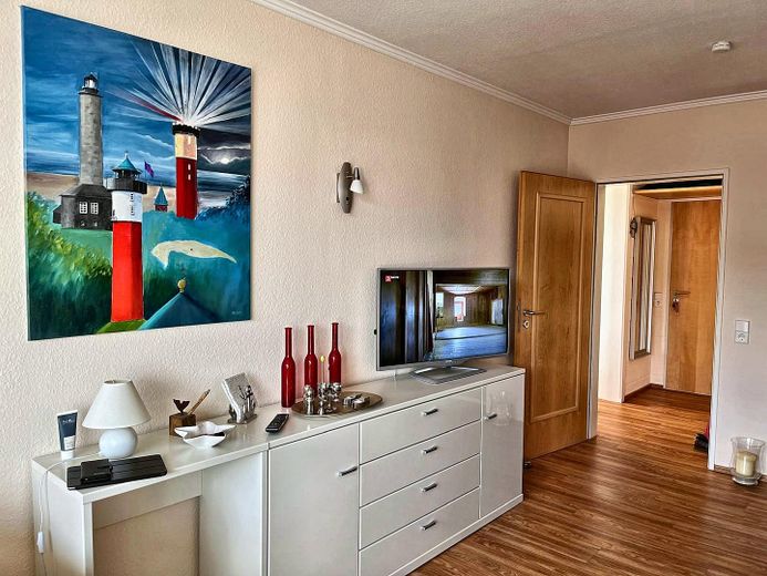 Wangerooge: mieszkanie wakacyjne z 2 balkonami – 100 m od plaży – bez prowizji – Wohnzimmer