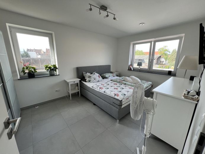 Moderno piso de 3 habitaciones en planta baja con jardín, eficiencia energética A+ – Schlafzimmer - Beispiel