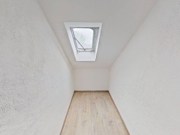Luminoso appartamento di 2 locali all’ultimo piano con moderno bagno con luce naturale, a pochi passi dal centro città – Abstellraum II