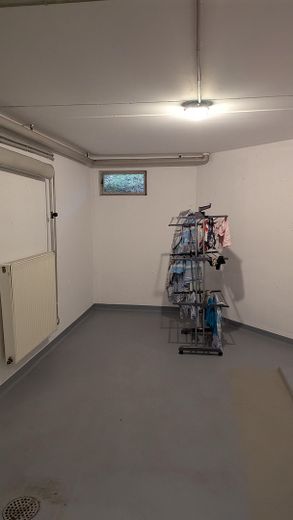 Helles 1-Zimmer-Dachgeschoss-Apartment mit großer Dachterrasse in der Nähe des UKGM – Wasch-/Trockenraum