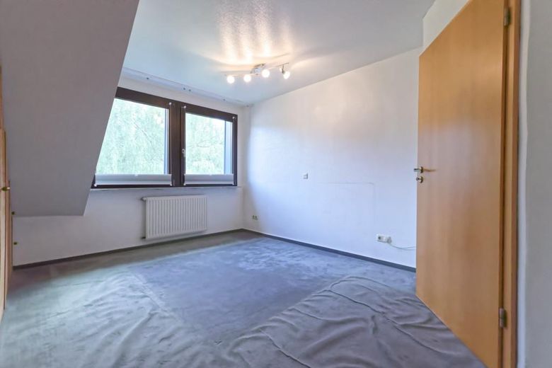 SENZA PROVVIGIONE: Luminoso appartamento di 4 locali a OB-Sterkrade -Eccellenti condizioni energetiche! – Schlafzimmer