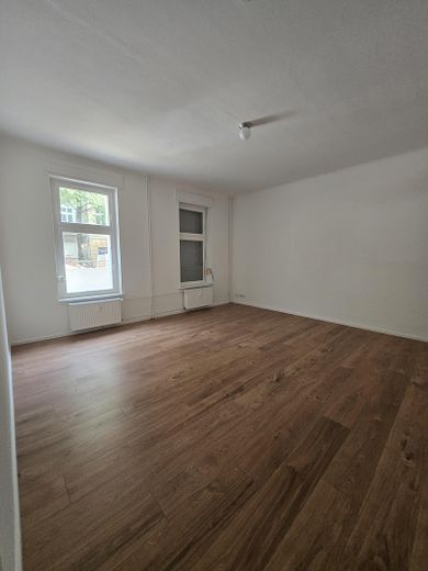 Berlin-Weißensee'de hemen taşınılabilir yenilenmiş daire 2 oda / 67 m2 – Zimmer 2 / Wohnzimmer