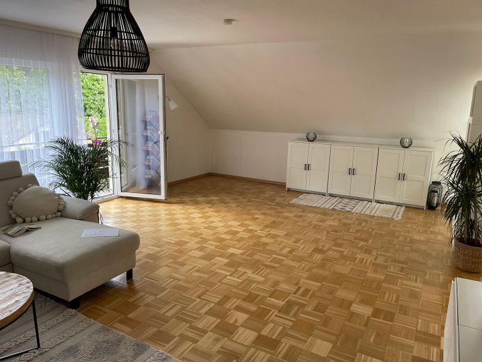 واحة سكنية هادئة وسط الخضرة – Großes, helles Wohnzimmer