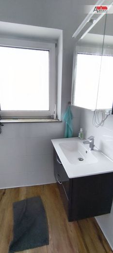 Wohn- und Geschäftshaus in Bestlage von Aurich – Wohnung OG Duschbad