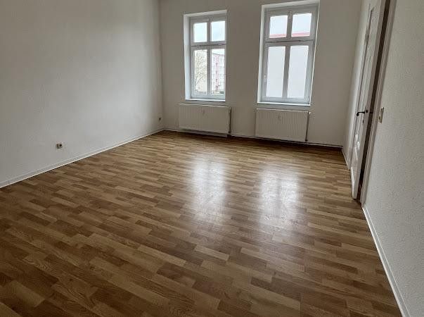 3-Raumwohnung mit PKW-Stellplatz, Küche und Keller – Foto 2