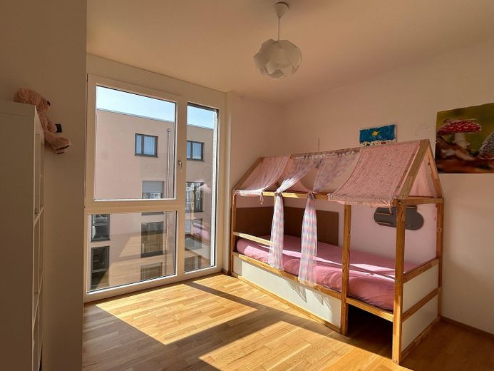 Neuwertige 4-Zimmer-Wohnung am Georgenberg | 2 TG-Stellplätze | Baujahr 2021 | provisionsfrei – Zimmer 2