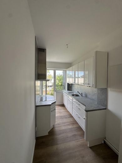 Schöne, gut geschnittene 2. Zi. Wohnung mit großem Balkon und EBK – Foto 8
