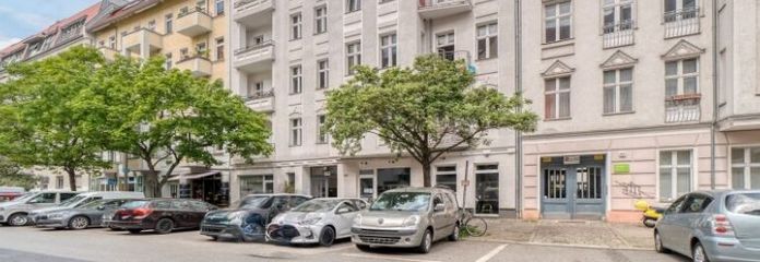 IMMOBERLIN.DE - شقة قديمة ساحرة مزينة بالجص مع شرفة جنوبية ومصعد في حي عصري
