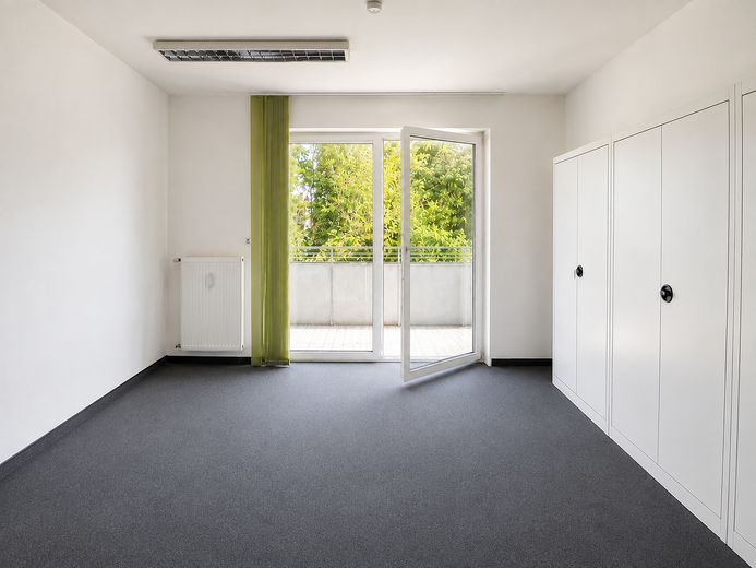 Moderne Büroeinheit mit Terrasse, Balkon und TG-Stellplätzen (provisionsfrei) – Büro mit eigenem Balkon