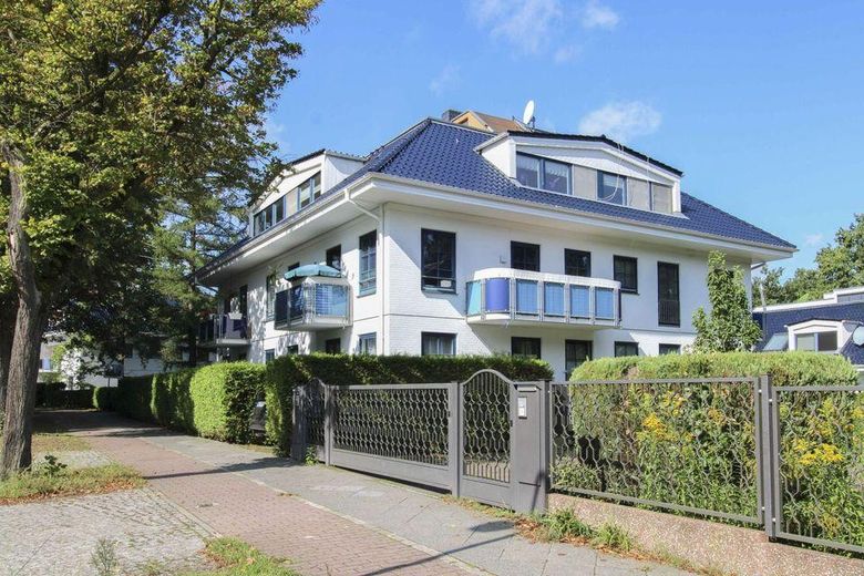Bezugsfreie, helle 3 Zimmer Wohnung mit großer Dachterrasse, Stellplatz & Nähe S-Bahn – Außen