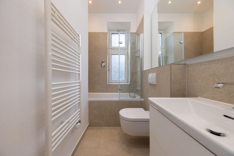 Tageslichtbad 1 mit Badewanne